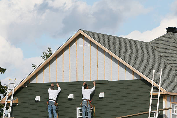 Professional Siding Replacement technician working in Hustle, VA